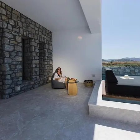 Milestones Naxos 5* Maragkas