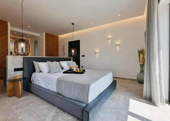 מלון Milestones Naxos 5*