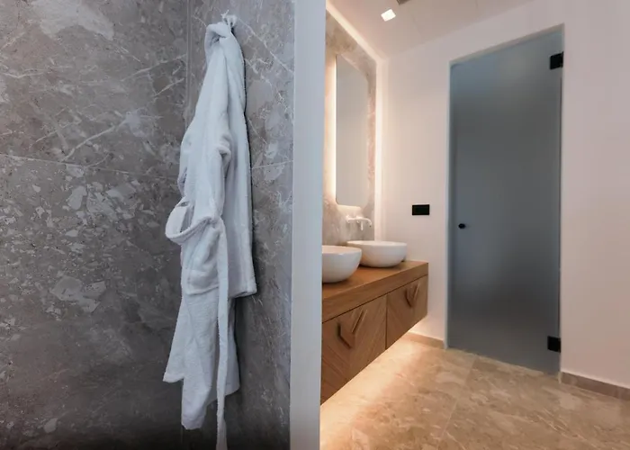 Milestones Naxos מלון