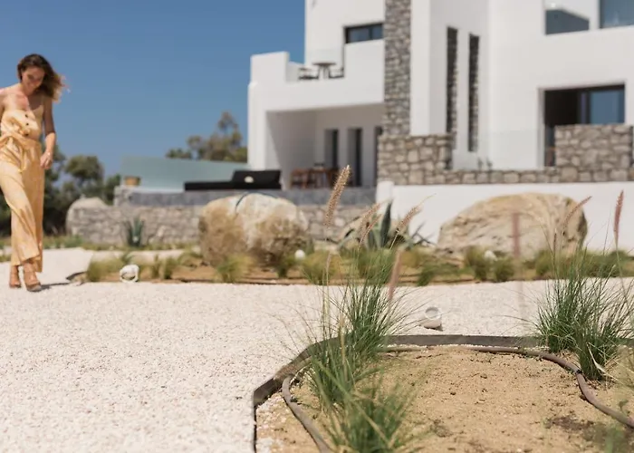 Milestones Naxos מלון