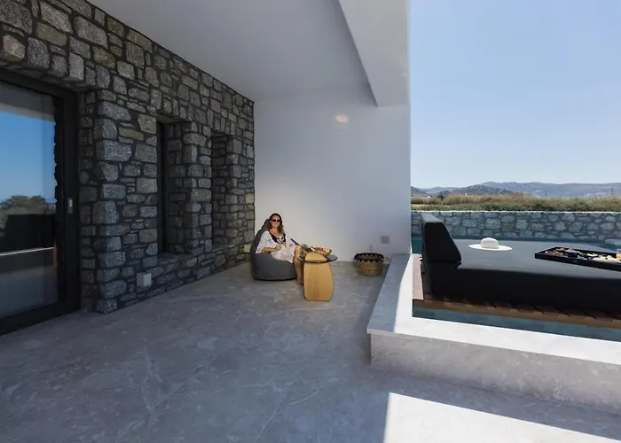 Milestones Naxos 5* Maragkas